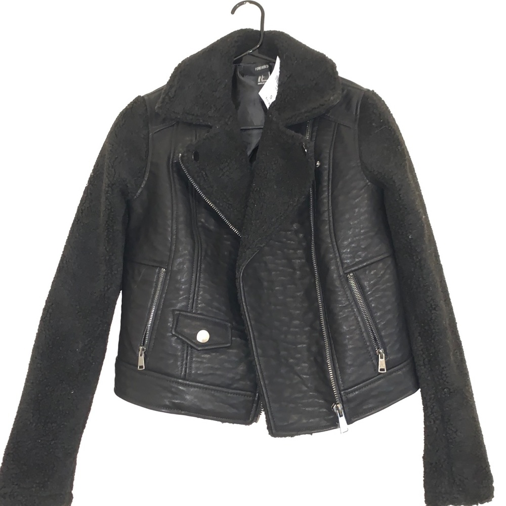 FOREVER 21 FAUX LEATHER SHERPA JACKET SIZE S